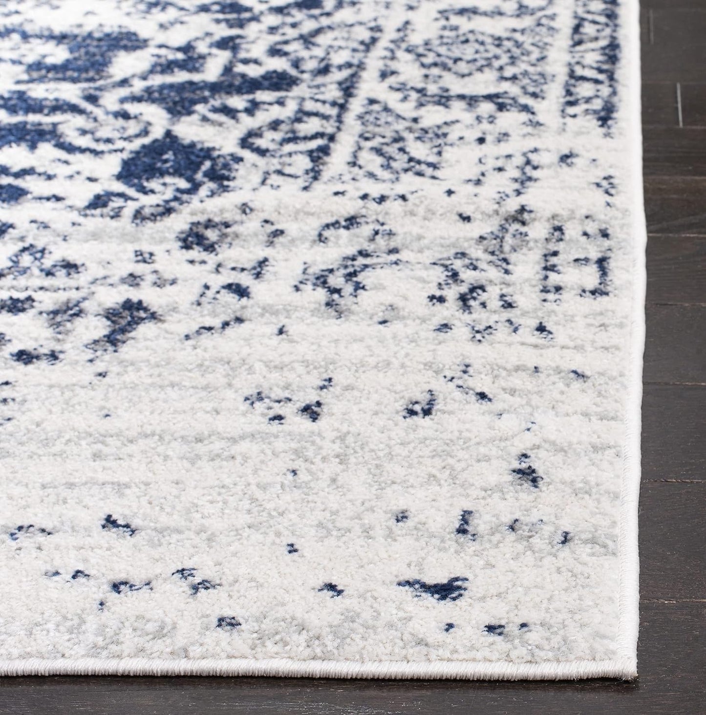 Madison Collection Accent Rug - 4' X 6', Cream & Navy, Snowflake Medallion Distressed Design, Non-Shedding & Easy Care, Ideal for High Traffic Areas in Foyer, Living Room, Bedroom (MAD603D)
