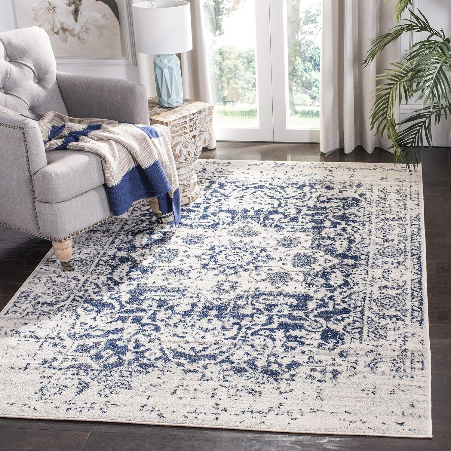Madison Collection Accent Rug - 4' X 6', Cream & Navy, Snowflake Medallion Distressed Design, Non-Shedding & Easy Care, Ideal for High Traffic Areas in Foyer, Living Room, Bedroom (MAD603D)