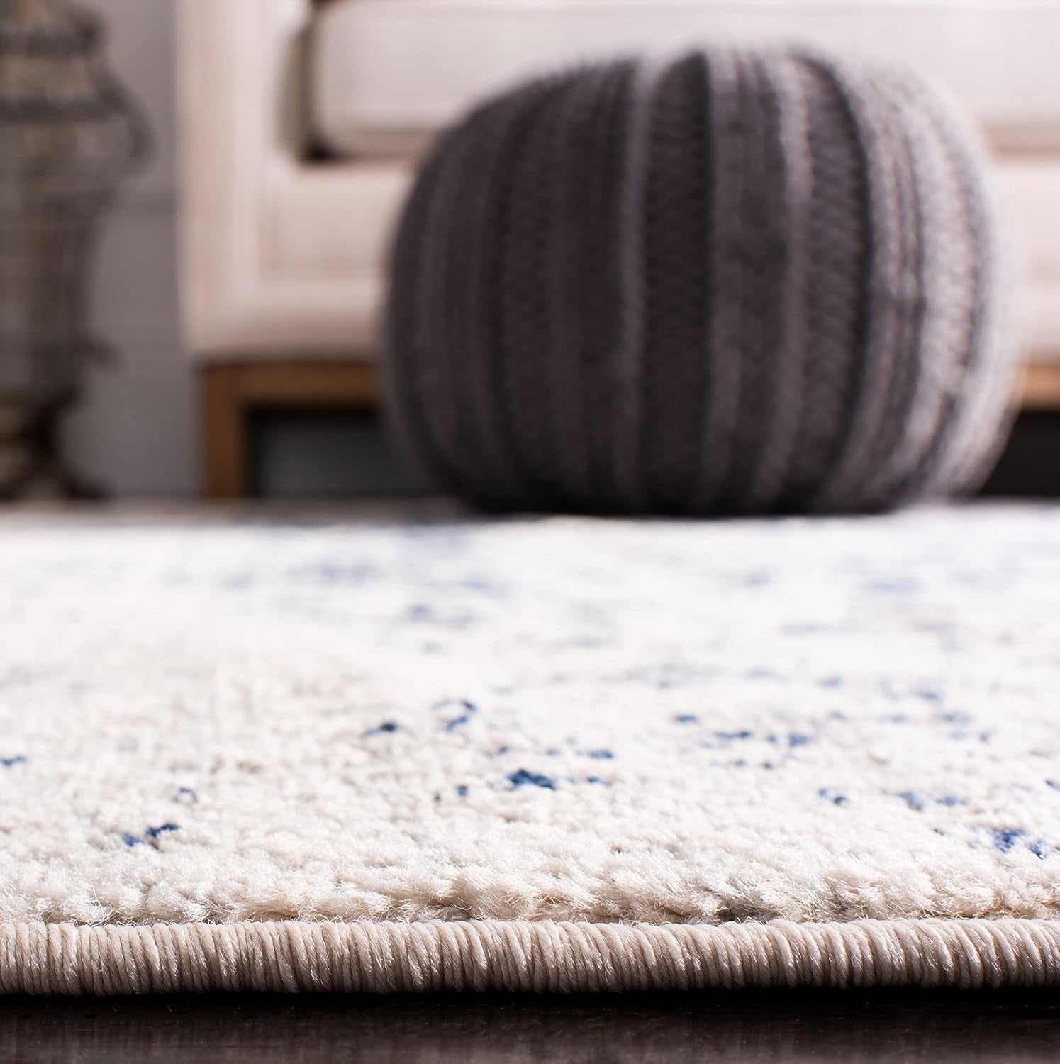 Madison Collection Accent Rug - 4' X 6', Cream & Navy, Snowflake Medallion Distressed Design, Non-Shedding & Easy Care, Ideal for High Traffic Areas in Foyer, Living Room, Bedroom (MAD603D)
